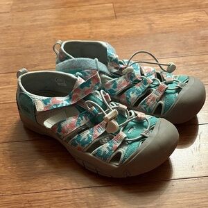 Keen Teal and Pink Sandals - women’s size 6 - outdoor - protected toe